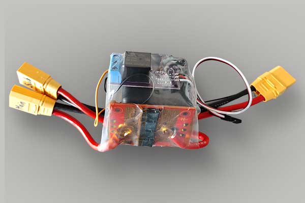 独自開発バッテリー切り替え器
